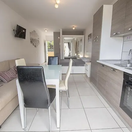 Mareverde Poolview O006 *