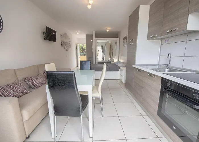 Mareverde Poolview O006 *